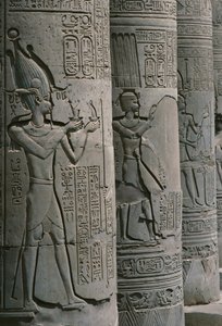 Detalj av søylegangen, det romerske og ptolemaiske dobbelttempelet til Sobek og Haroeris på Nilen-steinen